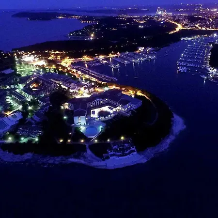 Iva Apartments&bikes 公寓 *